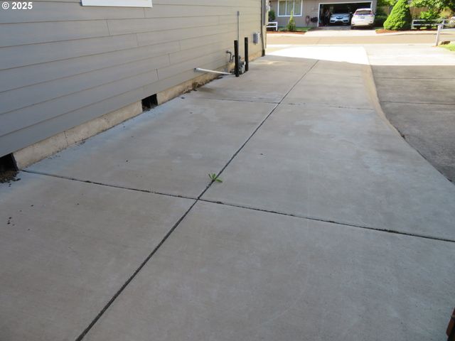 439 Nw GARIBALDI St, Hillsboro, OR 97124