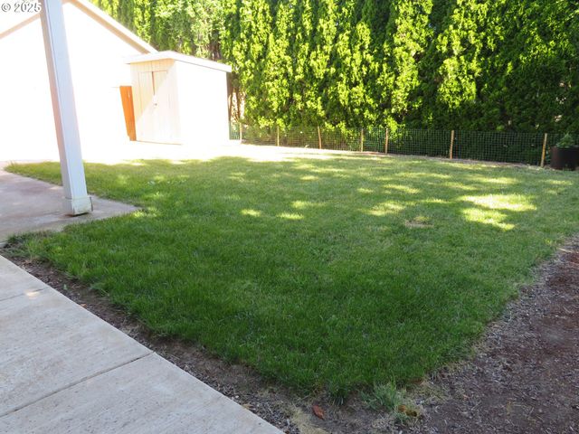 439 Nw GARIBALDI St, Hillsboro, OR 97124