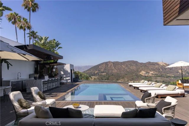 7107 Macapa Drive, Los Angeles, CA 90068