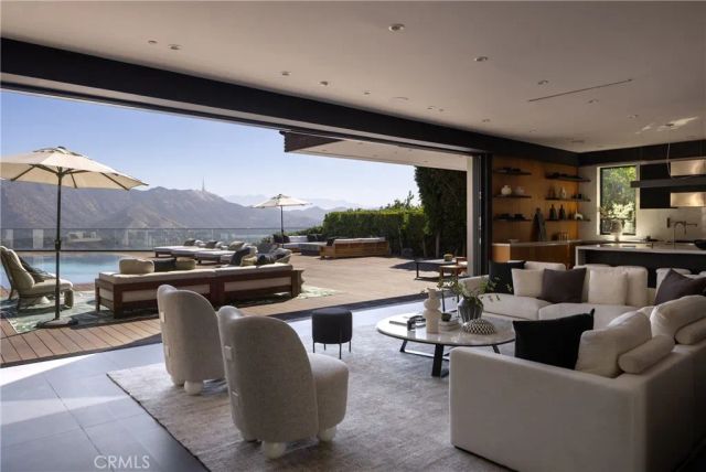 7107 Macapa Drive, Los Angeles, CA 90068