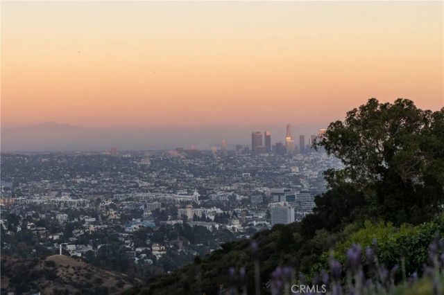 7107 Macapa Drive, Los Angeles, CA 90068