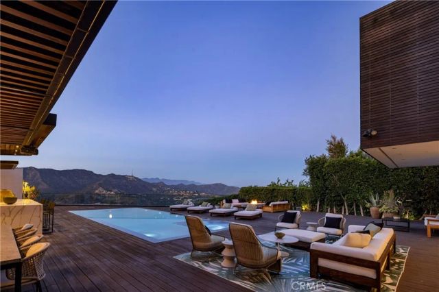 7107 Macapa Drive, Los Angeles, CA 90068