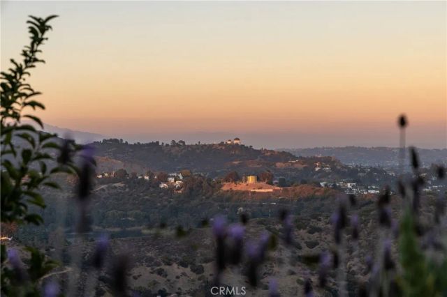 7107 Macapa Drive, Los Angeles, CA 90068