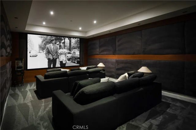 7107 Macapa Drive, Los Angeles, CA 90068