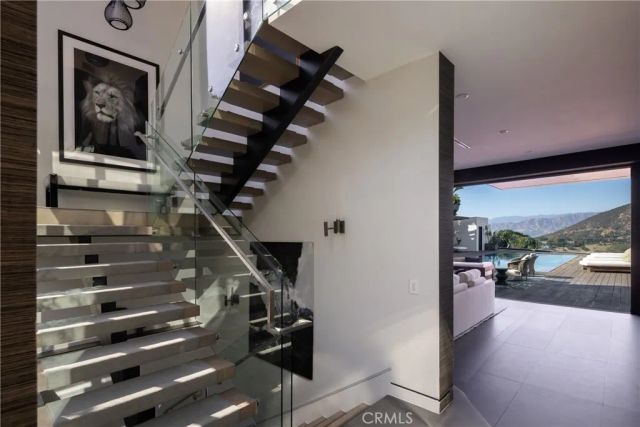 7107 Macapa Drive, Los Angeles, CA 90068