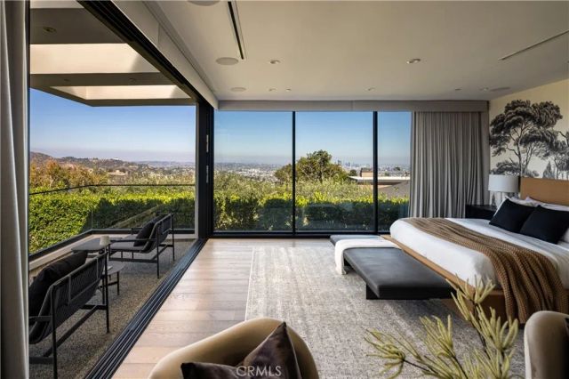 7107 Macapa Drive, Los Angeles, CA 90068