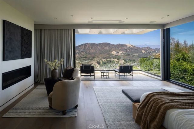 7107 Macapa Drive, Los Angeles, CA 90068