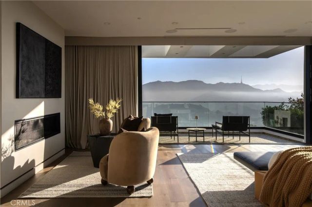 7107 Macapa Drive, Los Angeles, CA 90068