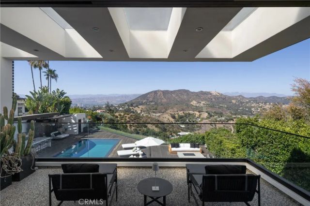 7107 Macapa Drive, Los Angeles, CA 90068
