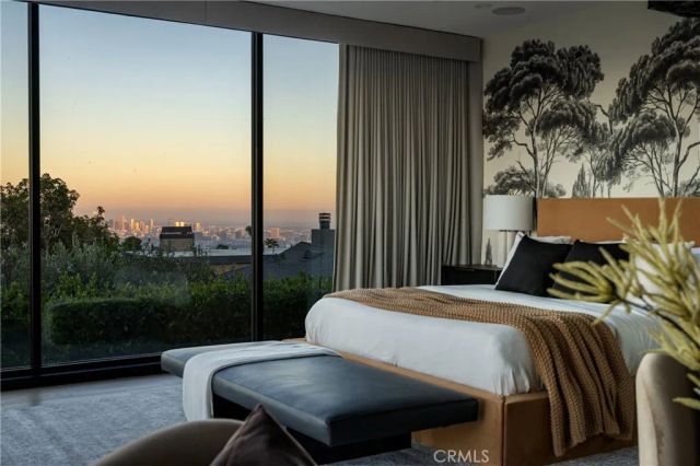 7107 Macapa Drive, Los Angeles, CA 90068