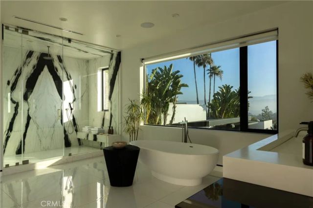 7107 Macapa Drive, Los Angeles, CA 90068