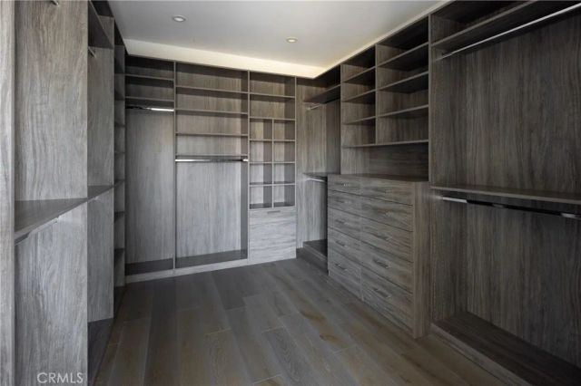 7107 Macapa Drive, Los Angeles, CA 90068