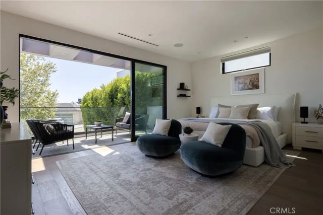 7107 Macapa Drive, Los Angeles, CA 90068