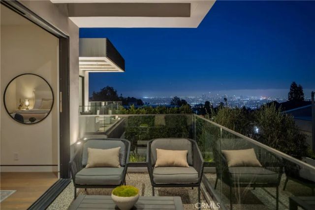 7107 Macapa Drive, Los Angeles, CA 90068