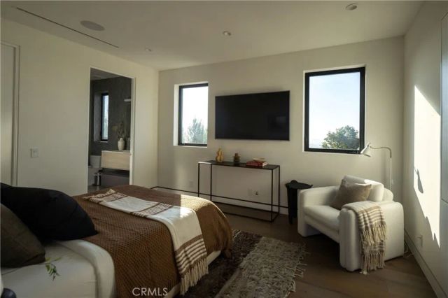 7107 Macapa Drive, Los Angeles, CA 90068