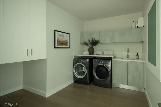 7107 Macapa Drive, Los Angeles, CA 90068