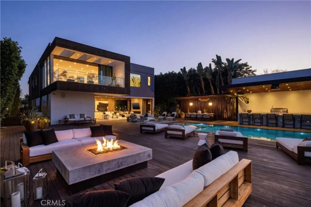 7107 Macapa Drive, Los Angeles, CA 90068