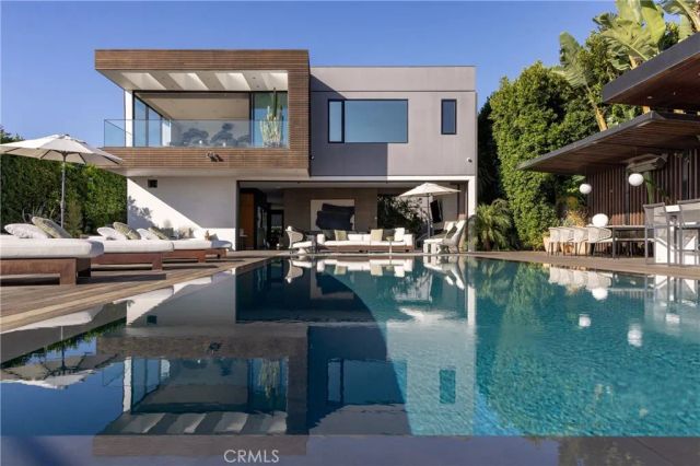 7107 Macapa Drive, Los Angeles, CA 90068