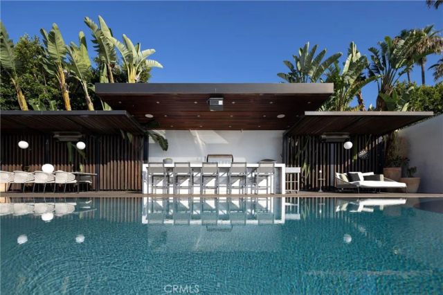 7107 Macapa Drive, Los Angeles, CA 90068