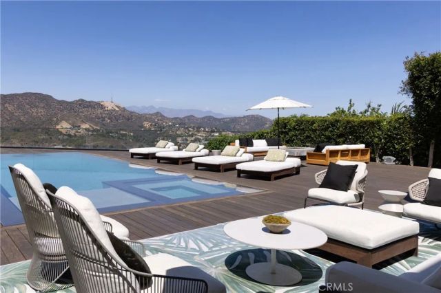 7107 Macapa Drive, Los Angeles, CA 90068