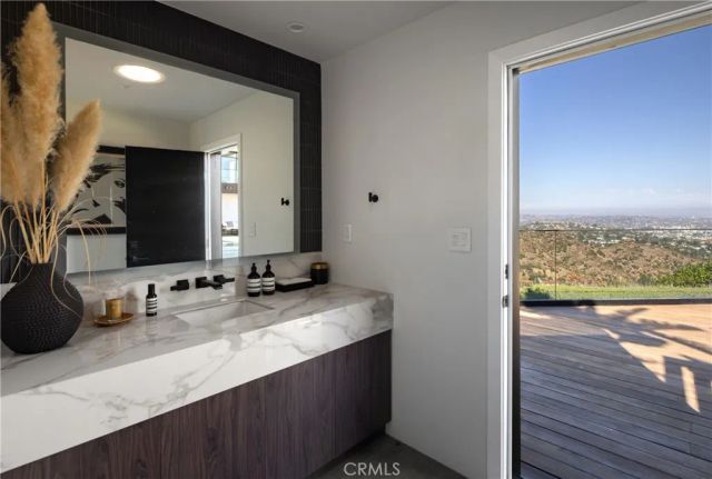 7107 Macapa Drive, Los Angeles, CA 90068