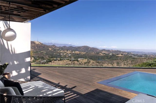 7107 Macapa Drive, Los Angeles, CA 90068