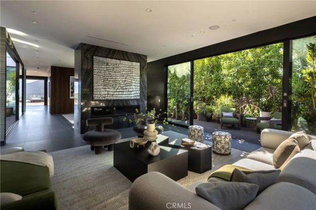 7107 Macapa Drive, Los Angeles, CA 90068