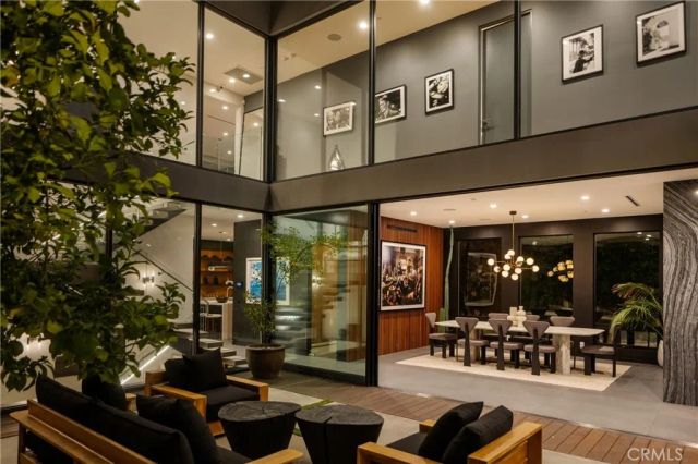 7107 Macapa Drive, Los Angeles, CA 90068