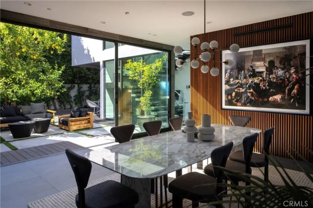 7107 Macapa Drive, Los Angeles, CA 90068