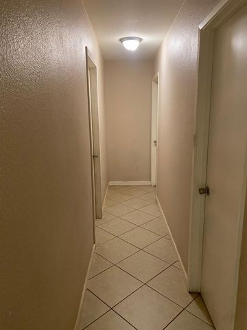 4711 Oakhollow Dr, Sacramento, CA 95842