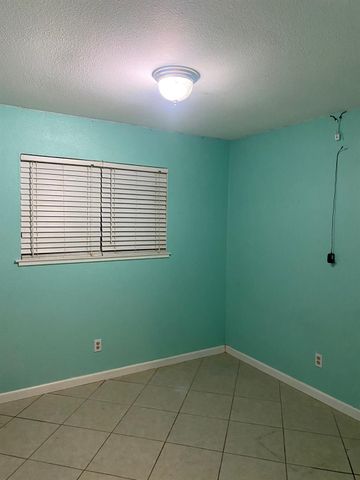 4711 Oakhollow Dr, Sacramento, CA 95842