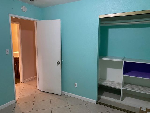 4711 Oakhollow Dr, Sacramento, CA 95842