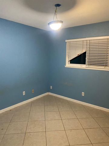 4711 Oakhollow Dr, Sacramento, CA 95842