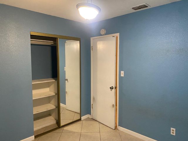 4711 Oakhollow Dr, Sacramento, CA 95842