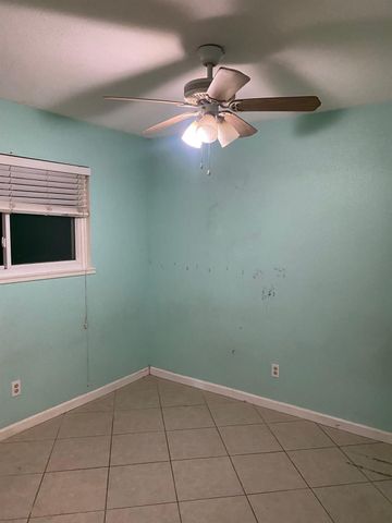 4711 Oakhollow Dr, Sacramento, CA 95842