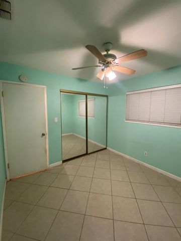 4711 Oakhollow Dr, Sacramento, CA 95842