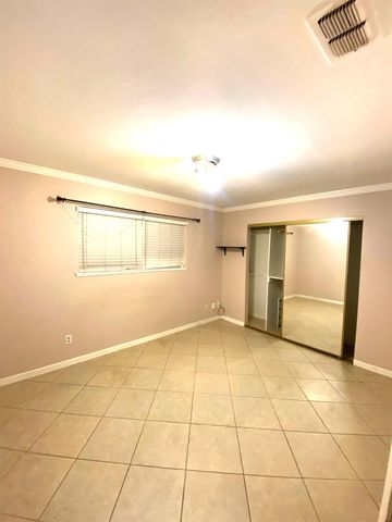 4711 Oakhollow Dr, Sacramento, CA 95842