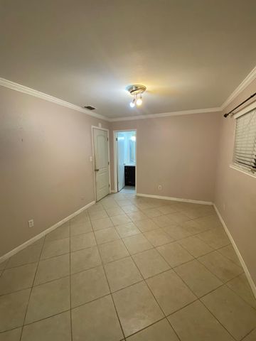 4711 Oakhollow Dr, Sacramento, CA 95842