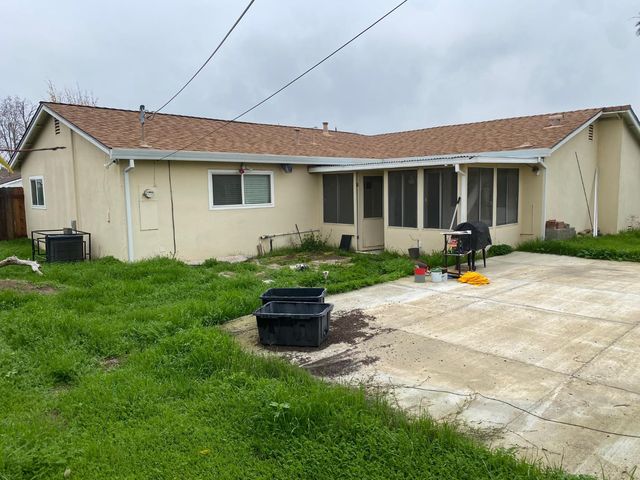 4711 Oakhollow Dr, Sacramento, CA 95842