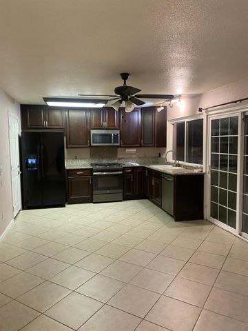 4711 Oakhollow Dr, Sacramento, CA 95842