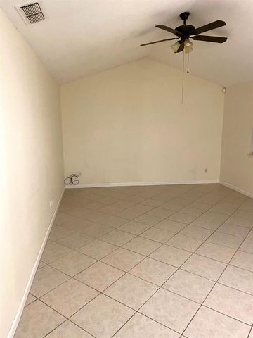 4711 Oakhollow Dr, Sacramento, CA 95842