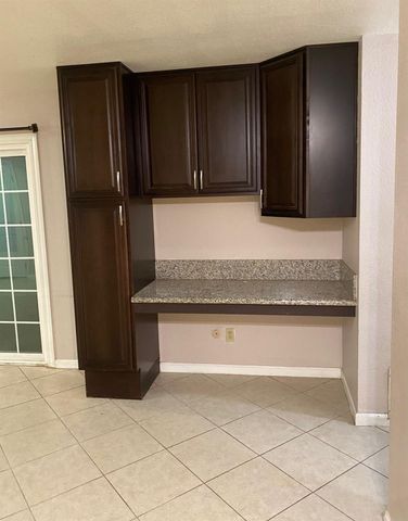 4711 Oakhollow Dr, Sacramento, CA 95842