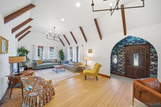 1143 S College Avenue, Tulsa, OK 74104