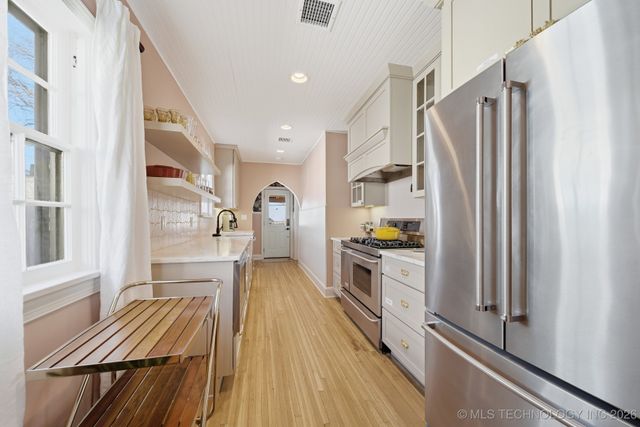 1143 S College Avenue, Tulsa, OK 74104