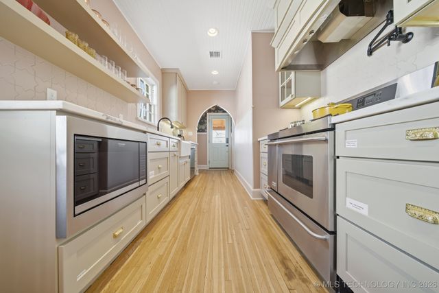 1143 S College Avenue, Tulsa, OK 74104