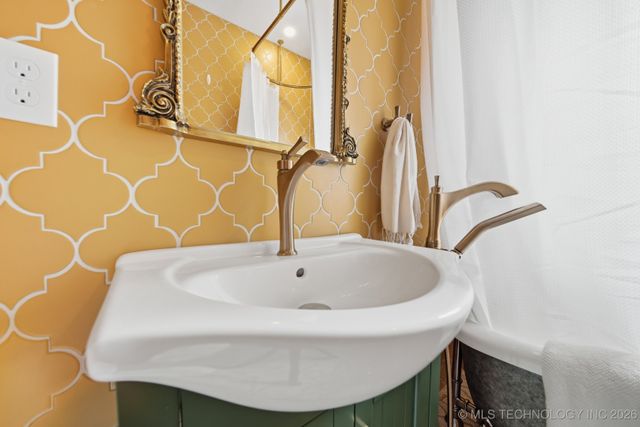 1143 S College Avenue, Tulsa, OK 74104