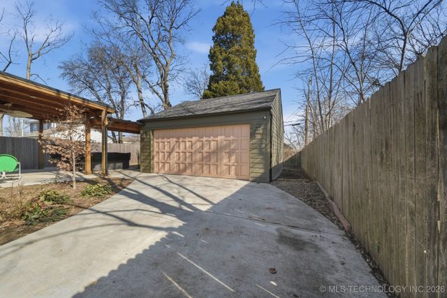 1143 S College Avenue, Tulsa, OK 74104