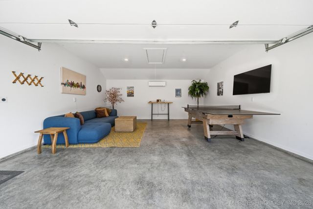 1143 S College Avenue, Tulsa, OK 74104