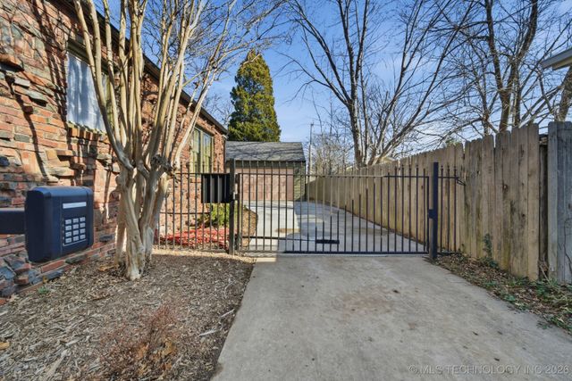 1143 S College Avenue, Tulsa, OK 74104