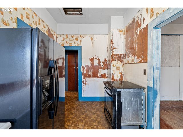 88144 4TH St, Veneta, OR 97487